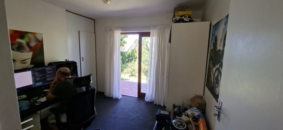 To Let 4 Bedroom Property for Rent in Kleinmond Western Cape